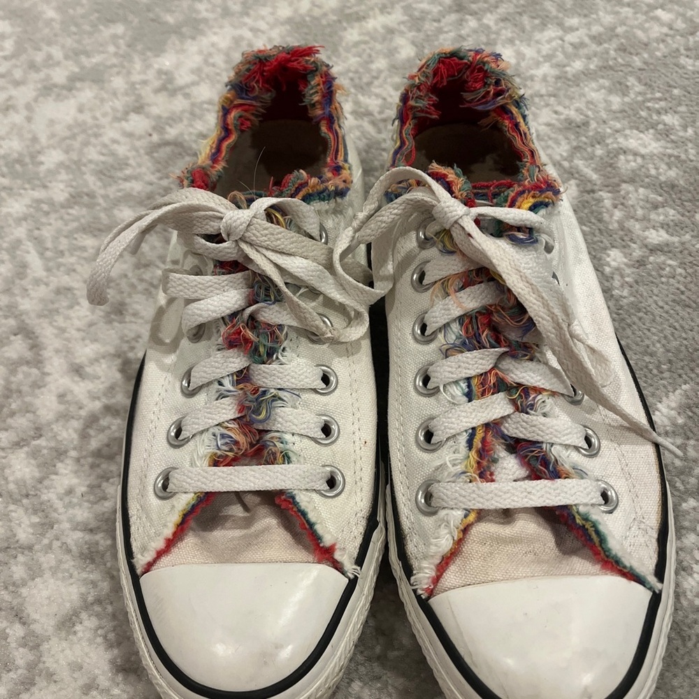 Converse Chuck Taylor’s Low Lace Up Distressed Rainbow Sneakers Womens Size 7